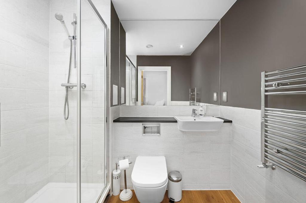Modern Serviced 3-Bedroom Flat In East London Eksteriør billede