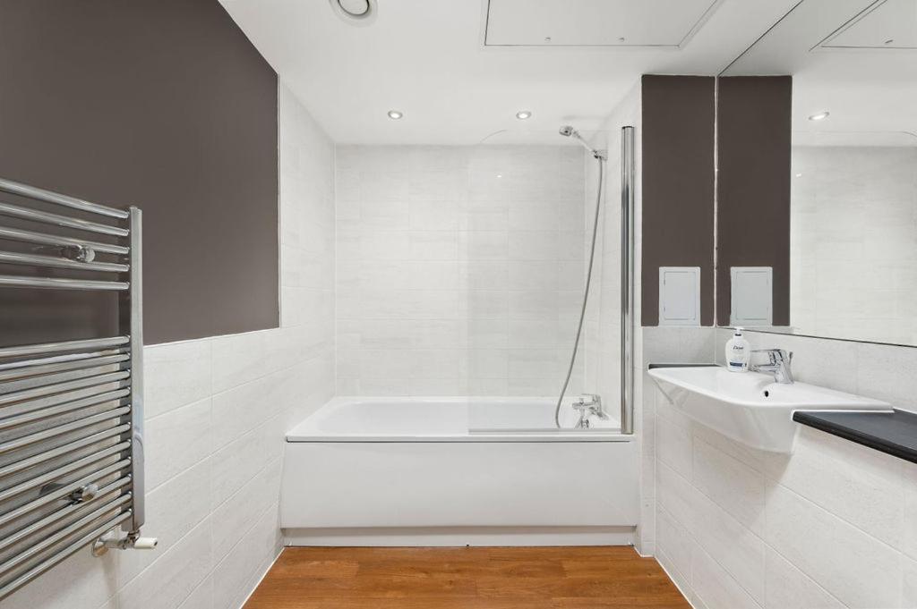Modern Serviced 3-Bedroom Flat In East London Eksteriør billede